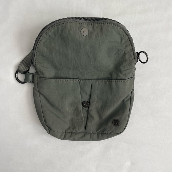 Lululemon Crossbag/Fanny Pack/Belt Bag - Picture 2 of 7
